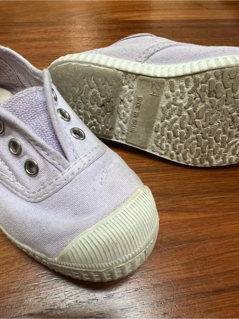 Cienta toddler Slip-On Canvas Sneakers size 6